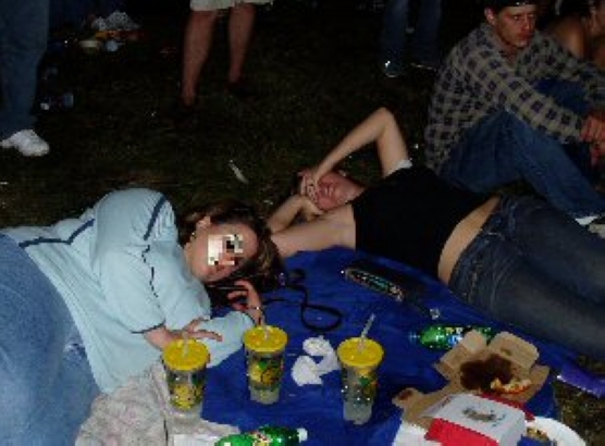 /img/gal/009%20-%20Voodoo%20Fest%202004/res27passedout.jpg