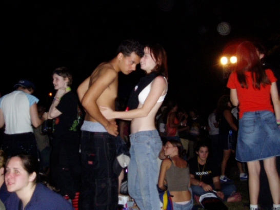 /img/gal/009%20-%20Voodoo%20Fest%202004/res50brachick2.jpg
